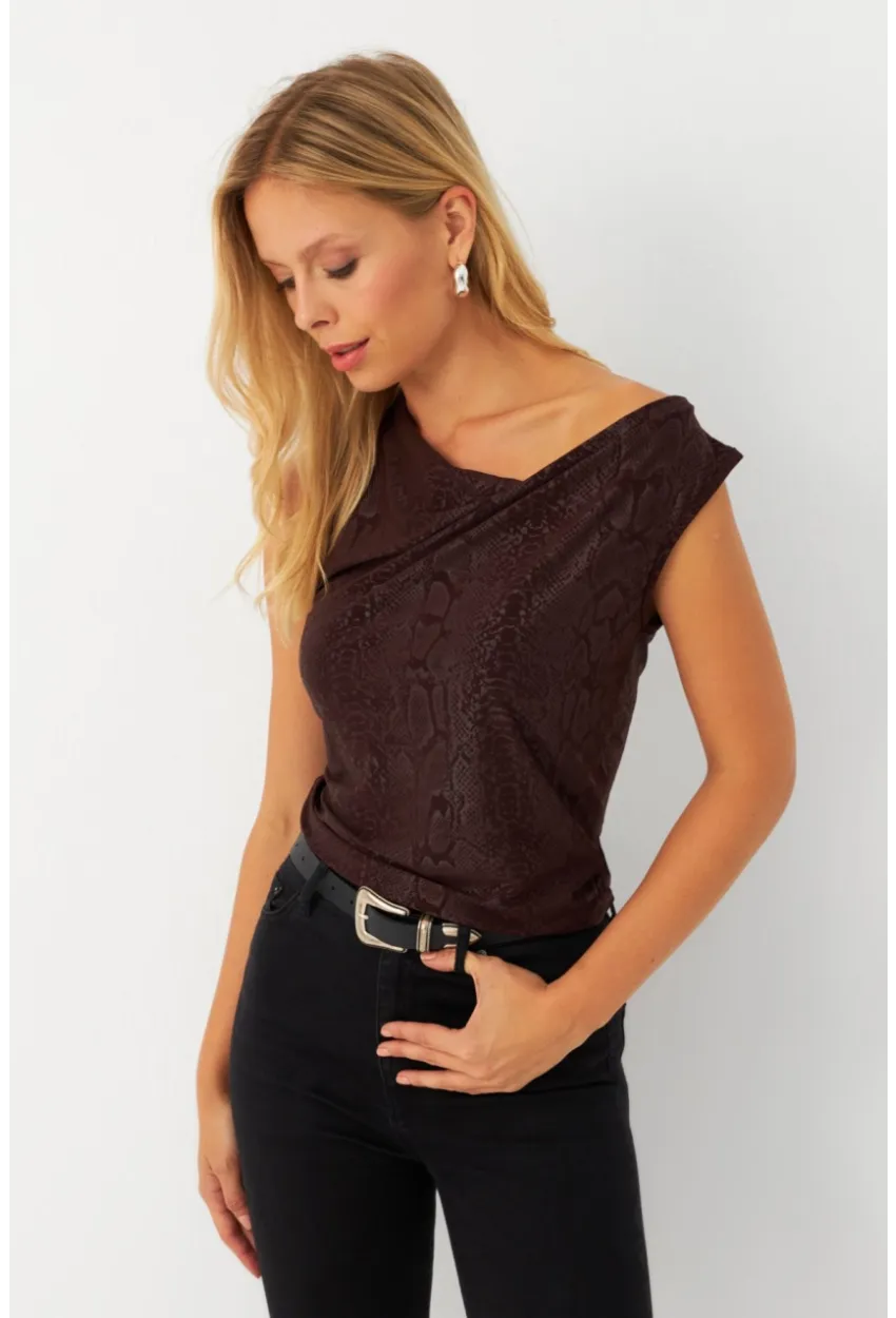 Kadın Kahverengi Degaje Yaka Kolsuz Bluz LPP1297