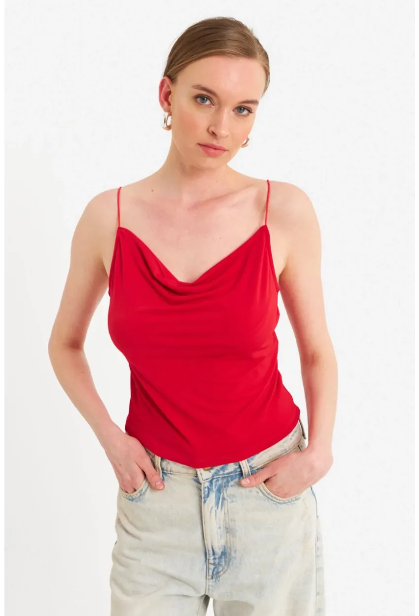 Kadın Kırmızı Degaje Yaka Basic Askılı Bluz YDF101