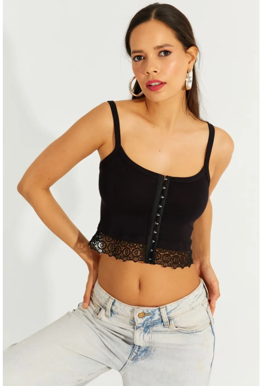 Kadın Siyah Agraflı Dantel Detaylı Crop Bluz RSS20