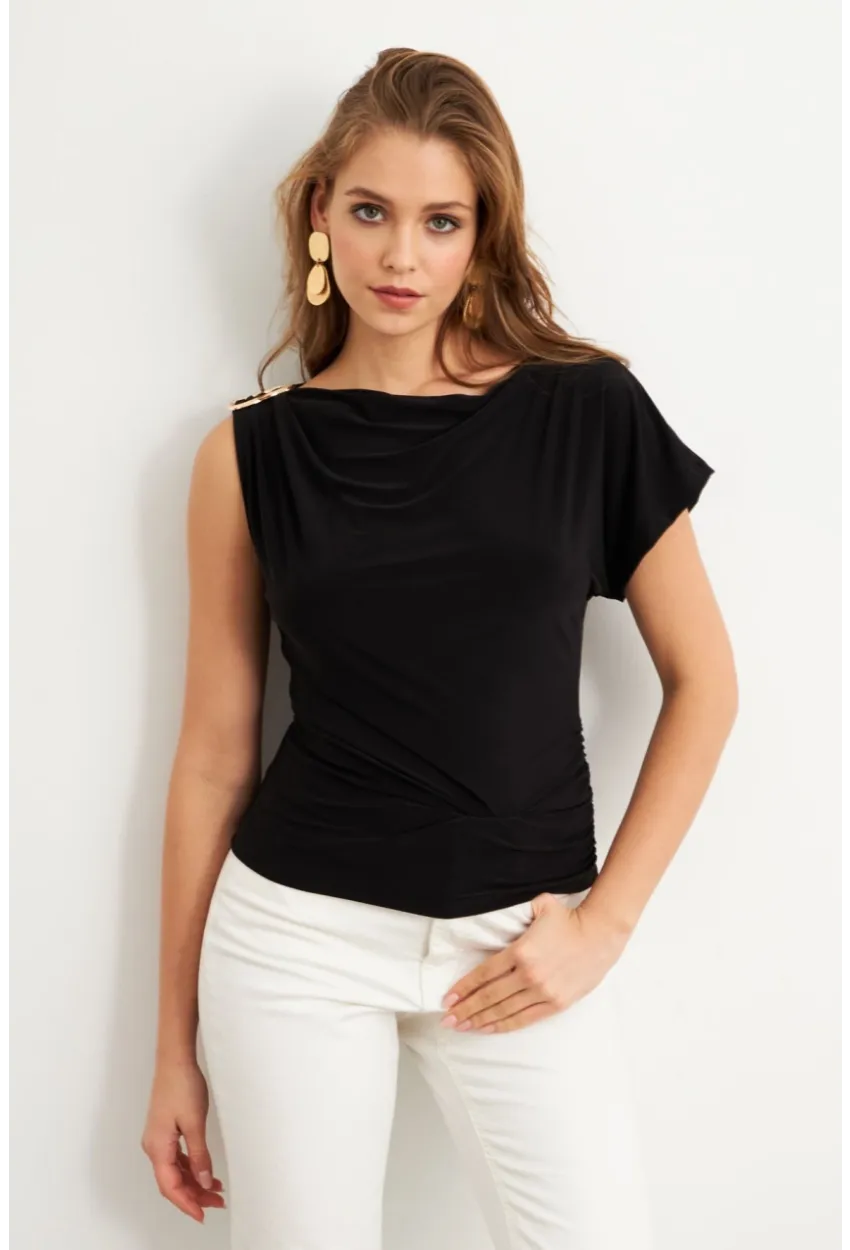 Kadın Siyah Aksesuarlı Asimetrik Kol Bluz VA102