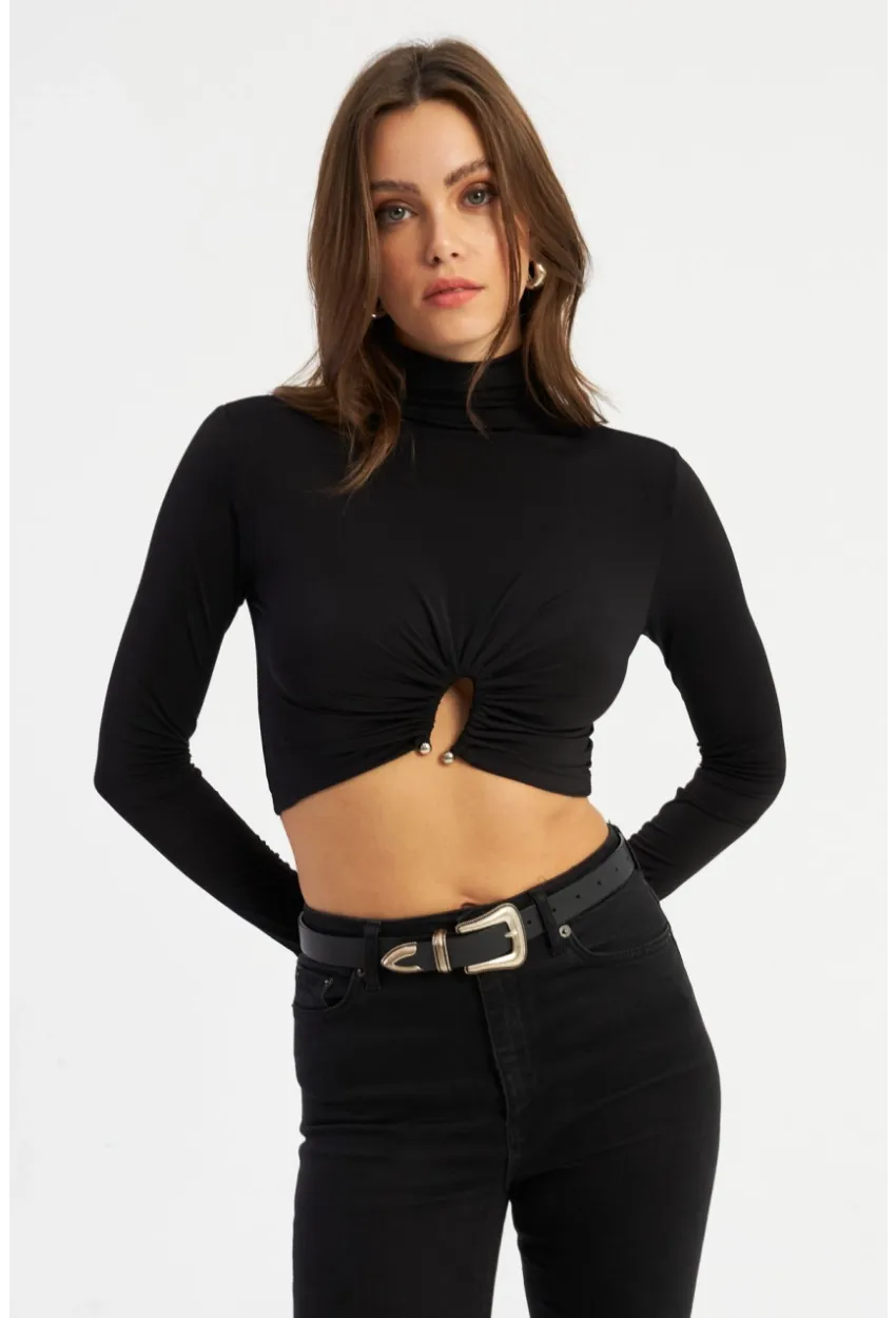 Kadın Siyah Aksesuarlı Crop Bluz EY2944