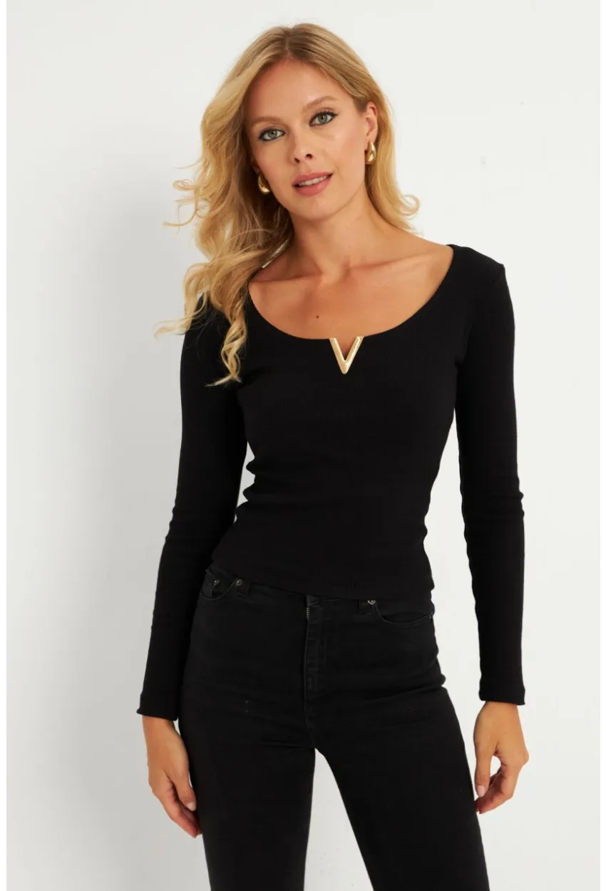 Kadın Siyah Aksesuarlı Kaşkorse Bluz RLO17