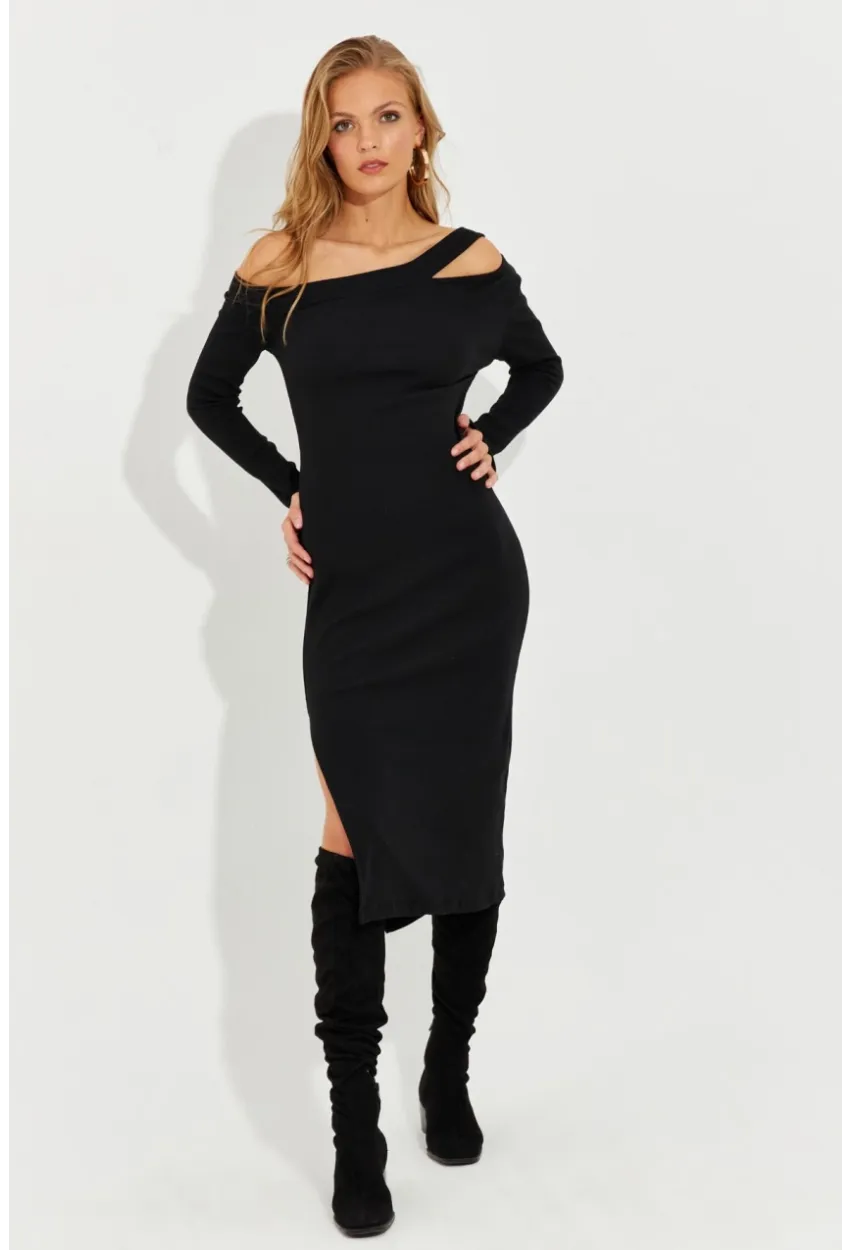 Kadın Siyah Asimetrik Yaka Pencereli Yırtmaçlı Midi Elbise EY2576