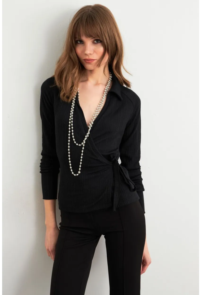 Kadın Siyah Bağlama Detaylı Bluz TF48