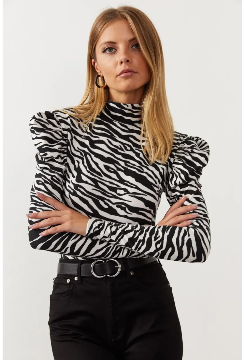 Kadın Siyah-Beyaz Balon Kol Zebra Desen Bluz EY1062