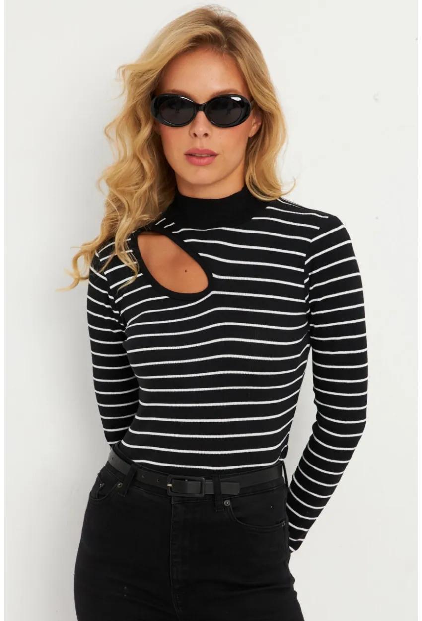 Kadın Siyah-Beyaz Çapraz Yaka Yarım Balıkçı Bluz B1404