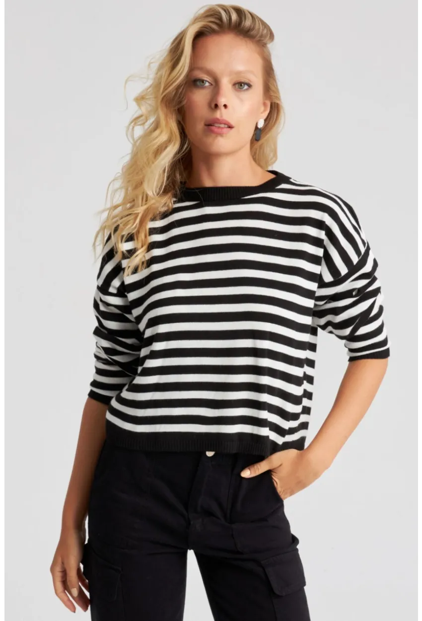 Kadın Siyah-Beyaz Çizgili Triko İnce Kazak YV211