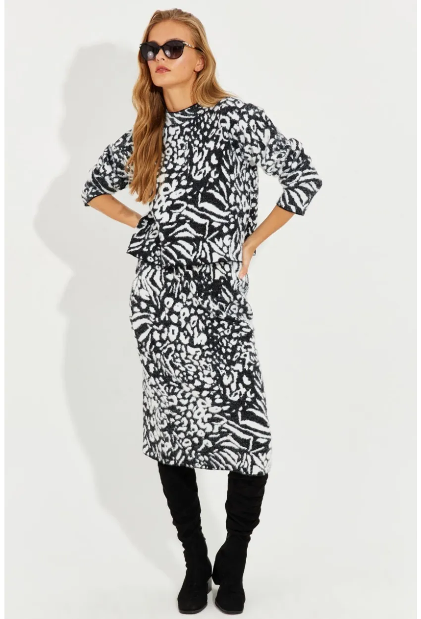 Kadın Siyah-Beyaz Desenli Alt Üst Triko Yumoş Etek Takım VİN30201