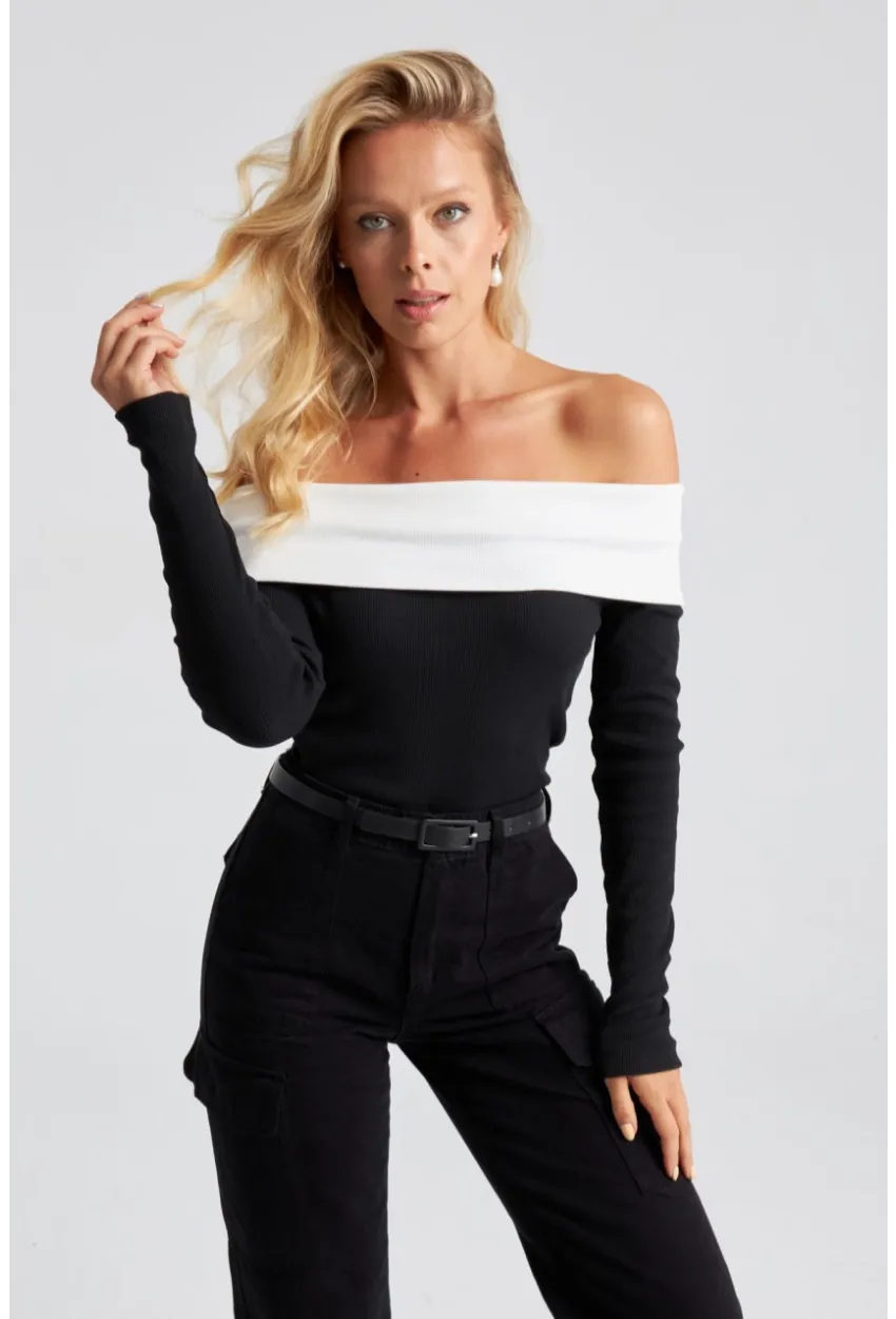 Kadın Siyah-Beyaz Madonna Yaka Kaşkorse Bluz EY2665