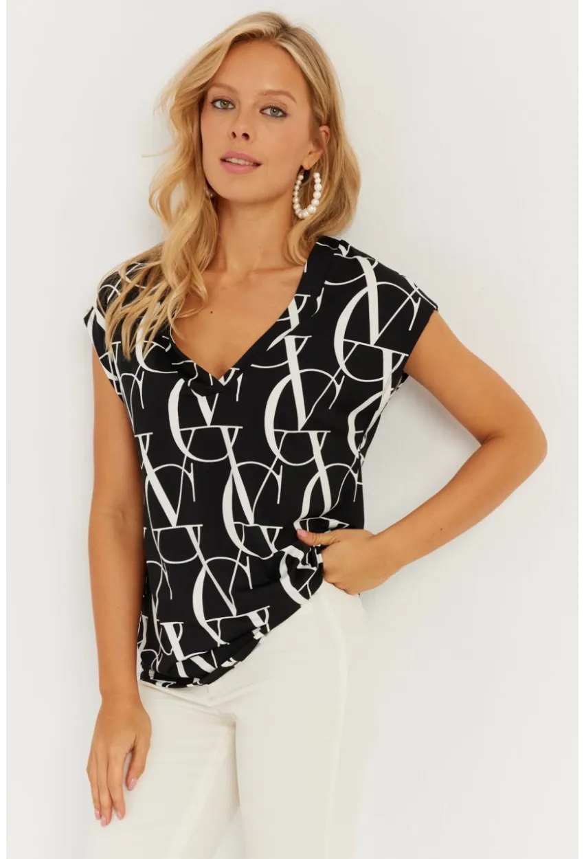 Kadın Siyah-Beyaz V Yaka Desenli Bluz AYD293