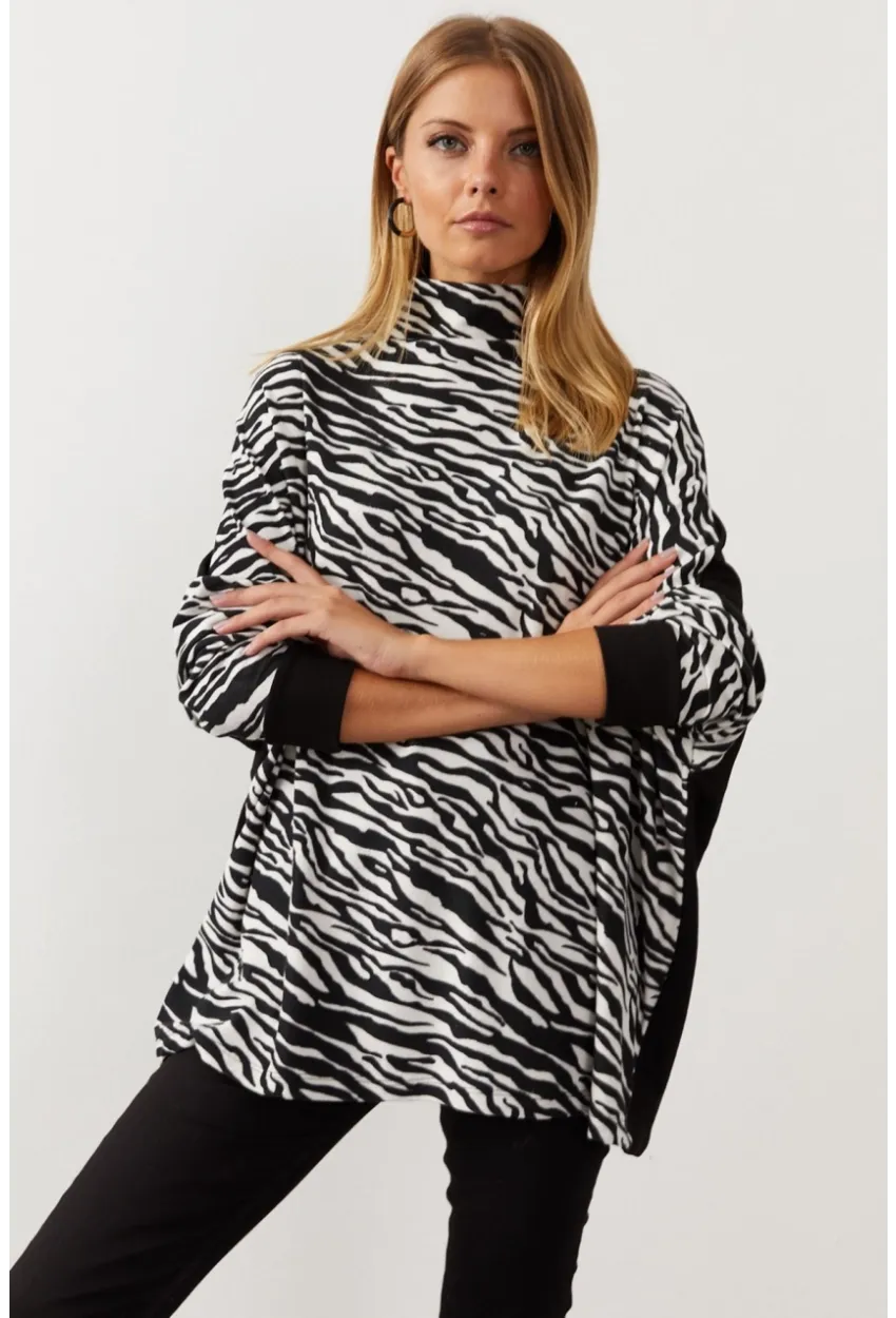 Kadın Siyah-Beyaz Zebra Desenli Balıkçı Yaka Salaş Bluz EY1060