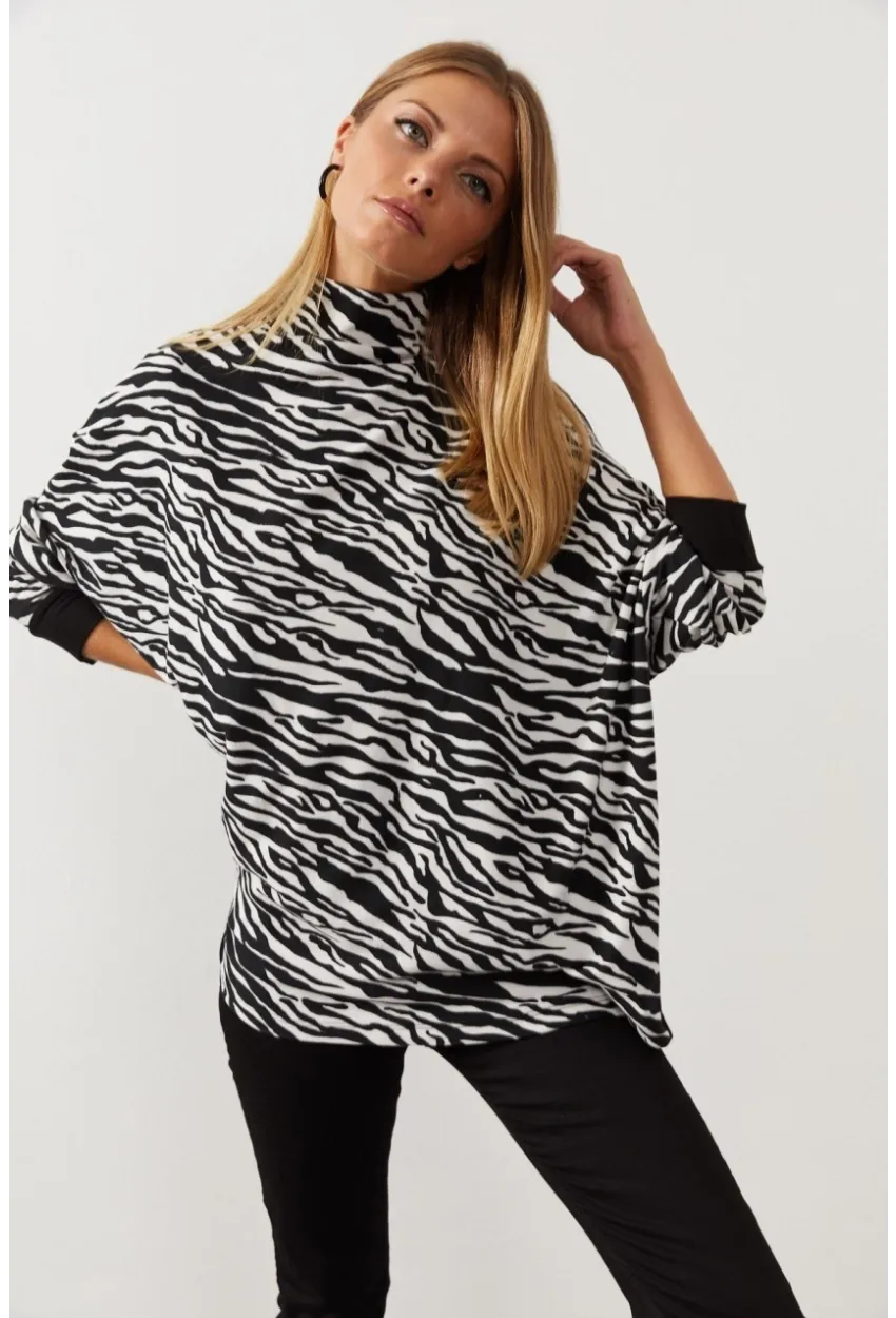 Kadın Siyah-Beyaz Zebra Desenli Balıkçı Yaka Salaş Bluz MEY1060