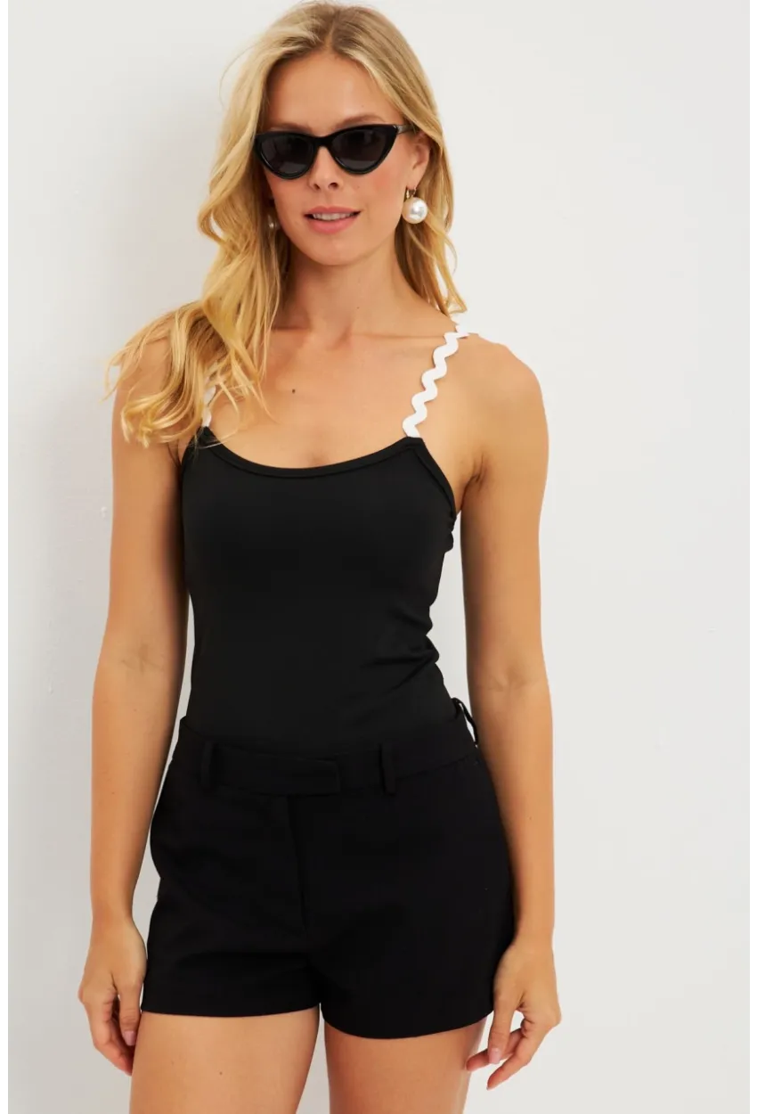 Kadın Siyah Biye Askılı Bluz EY2791