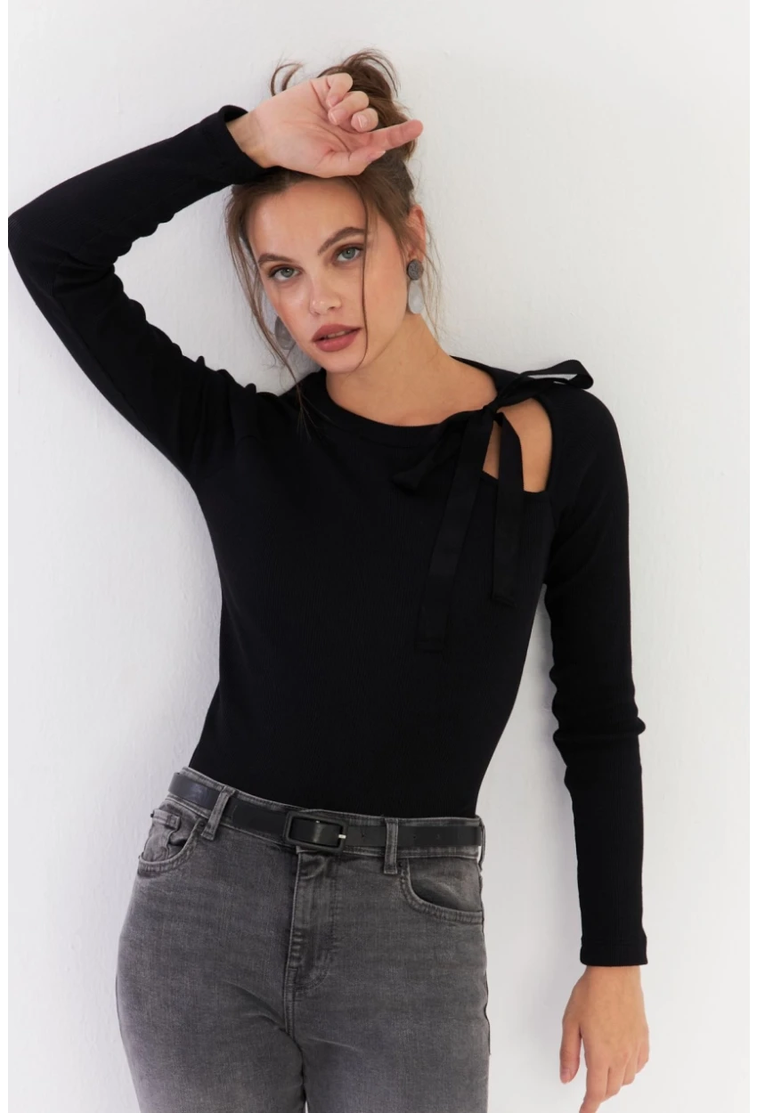 Kadın Siyah Boyun Bağlamalı Kaşkorse Bluz EY2930