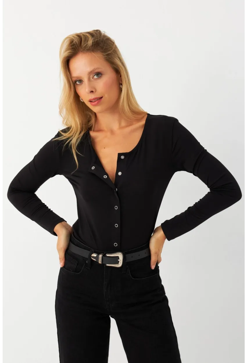 Kadın Siyah Çıtçıt Kapamalı Bluz RLO3032