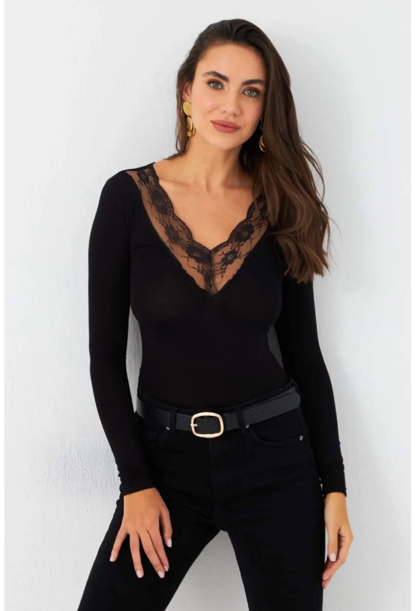 Kadın Siyah Dantel Detaylı Bluz EY2951