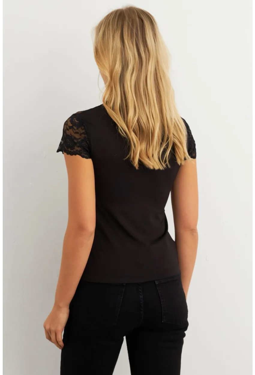 Kadın Siyah Dantelli Bluz EY3006