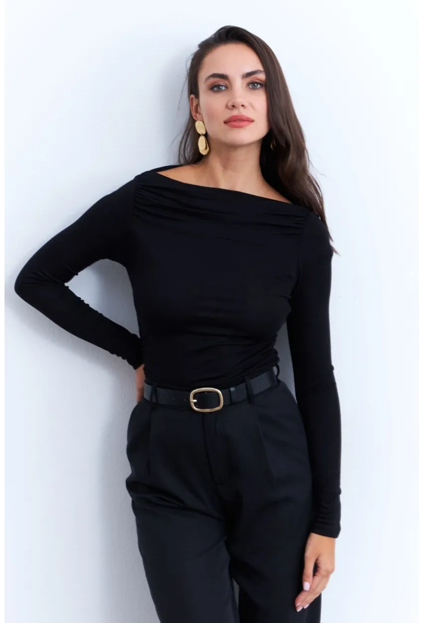 Kadın Siyah Degaje Yaka Büzgülü Bluz AYD386