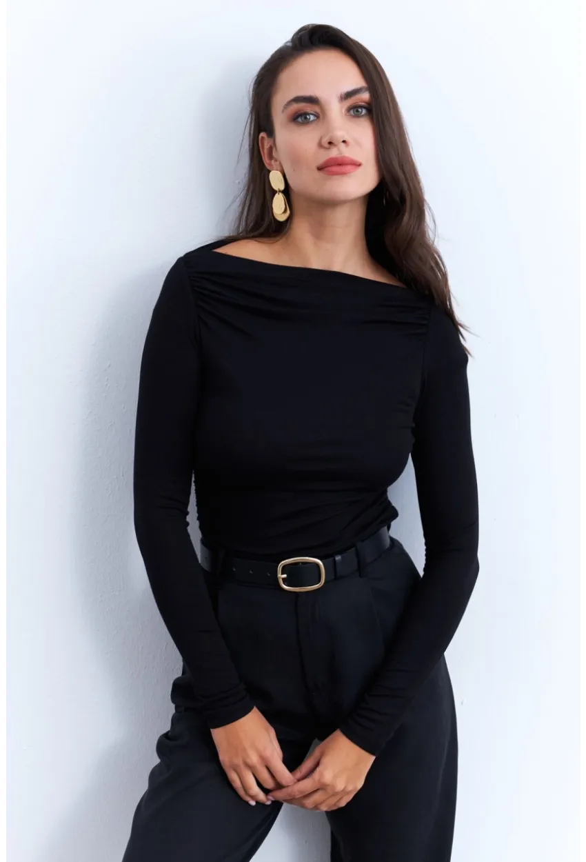 Kadın Siyah Degaje Yaka Büzgülü Bluz AYD386