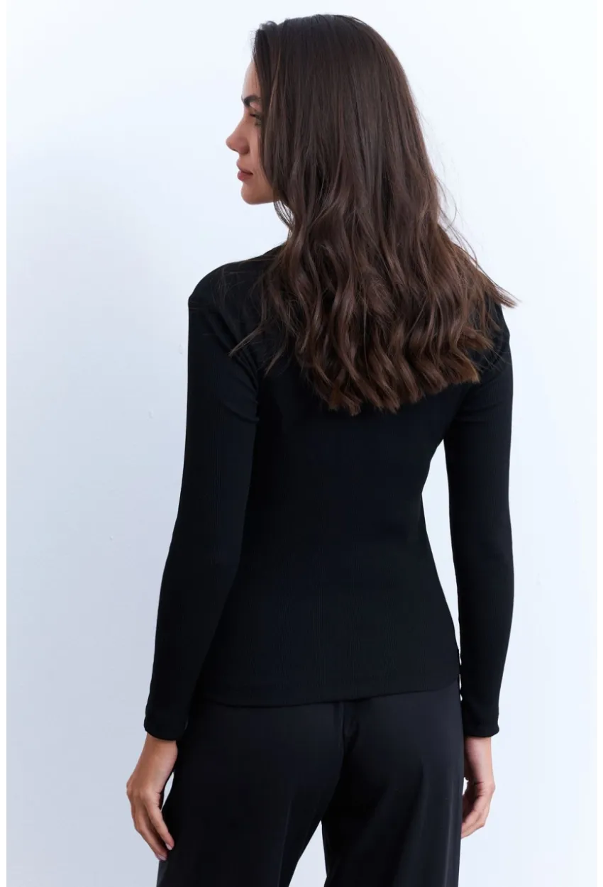 Kadın Siyah Düğme Aksesuarlı Kaşkorse Bluz EY2945