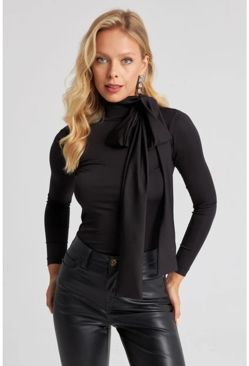 Kadın Siyah Fiyonklu Bluz EY2670