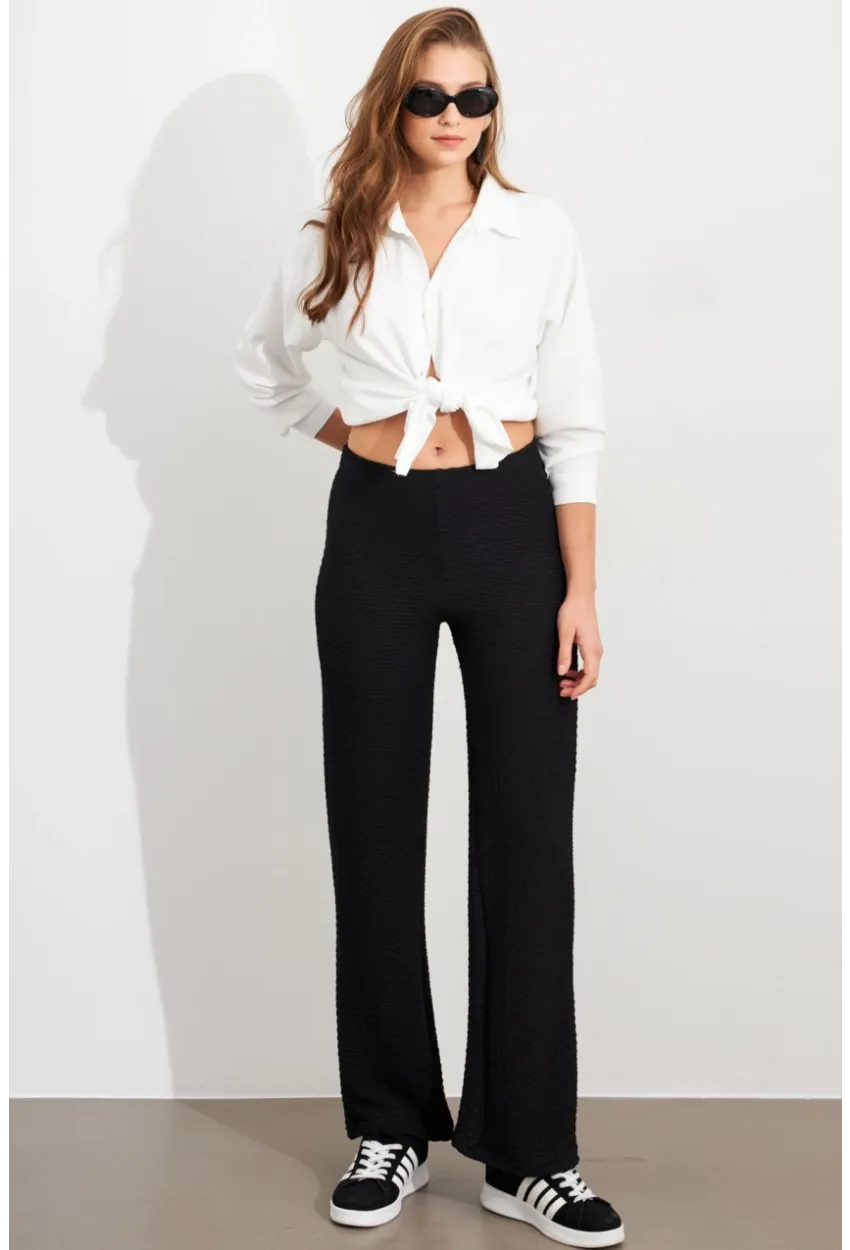 Kadın Siyah Gofre Pantolon ZH326