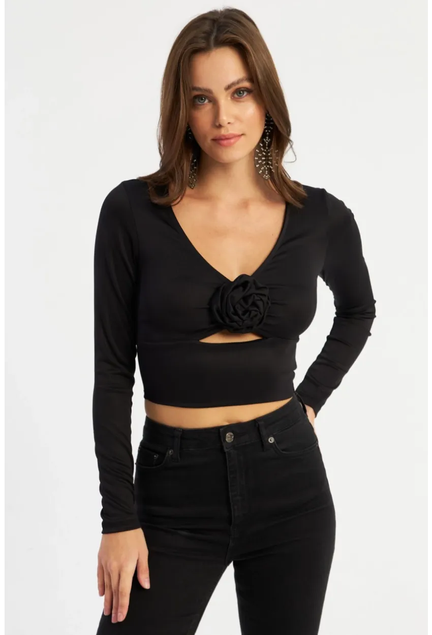 Kadın Siyah Gül Detaylı Pencereli Bluz AYD378