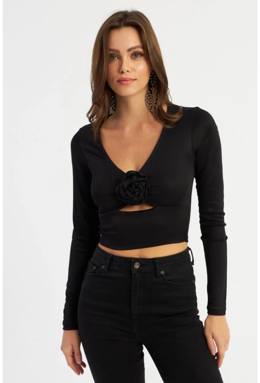 Kadın Siyah Gül Detaylı Pencereli Bluz AYD378