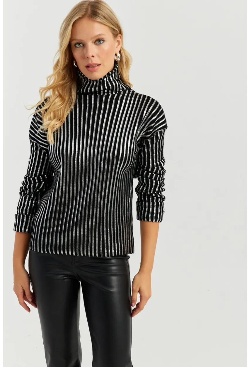 Kadın Siyah-Gümüş Düğme Detaylı Varaklı Triko Kazak SF2532