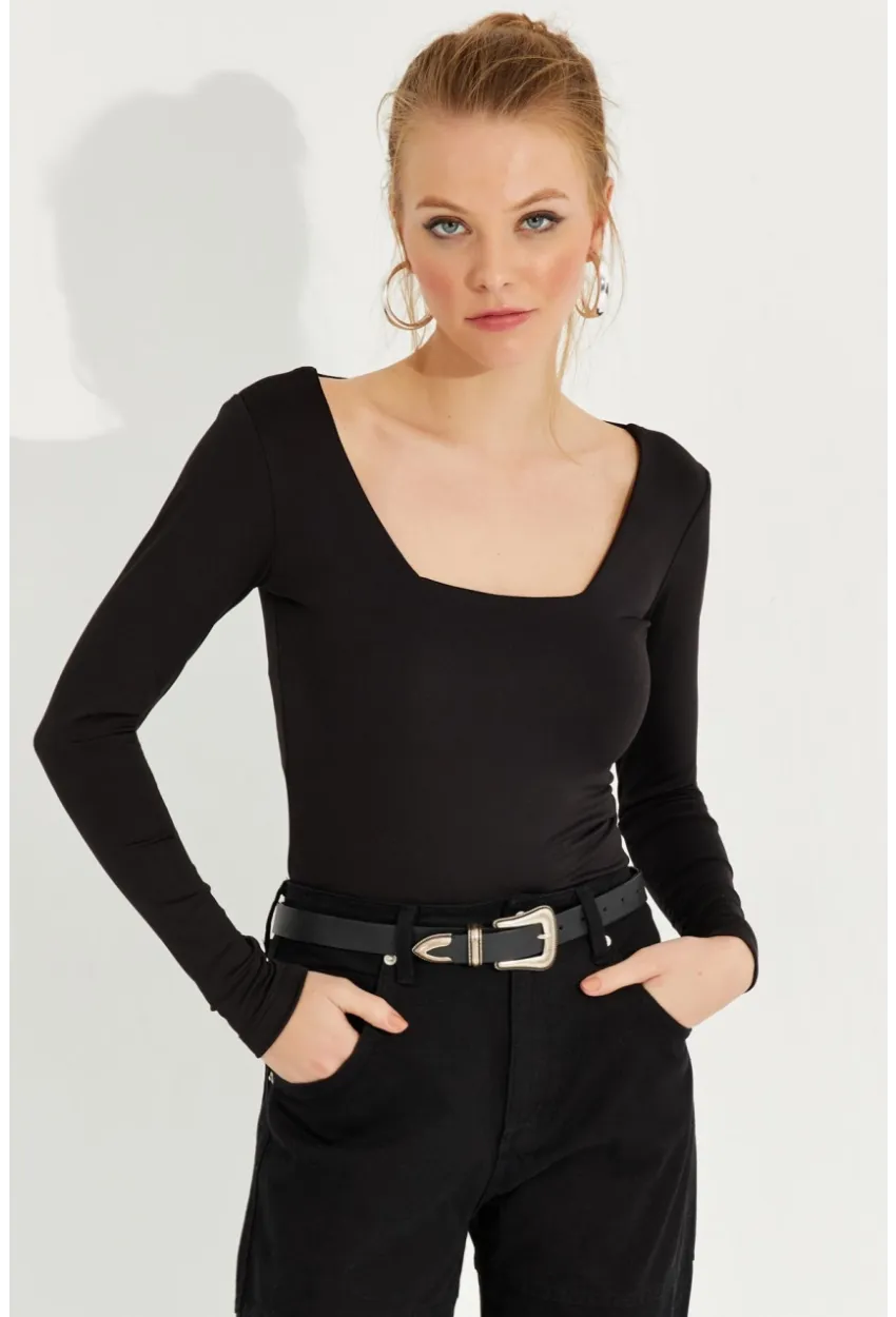 Kadın Siyah Kare Yaka Bluz EY2608