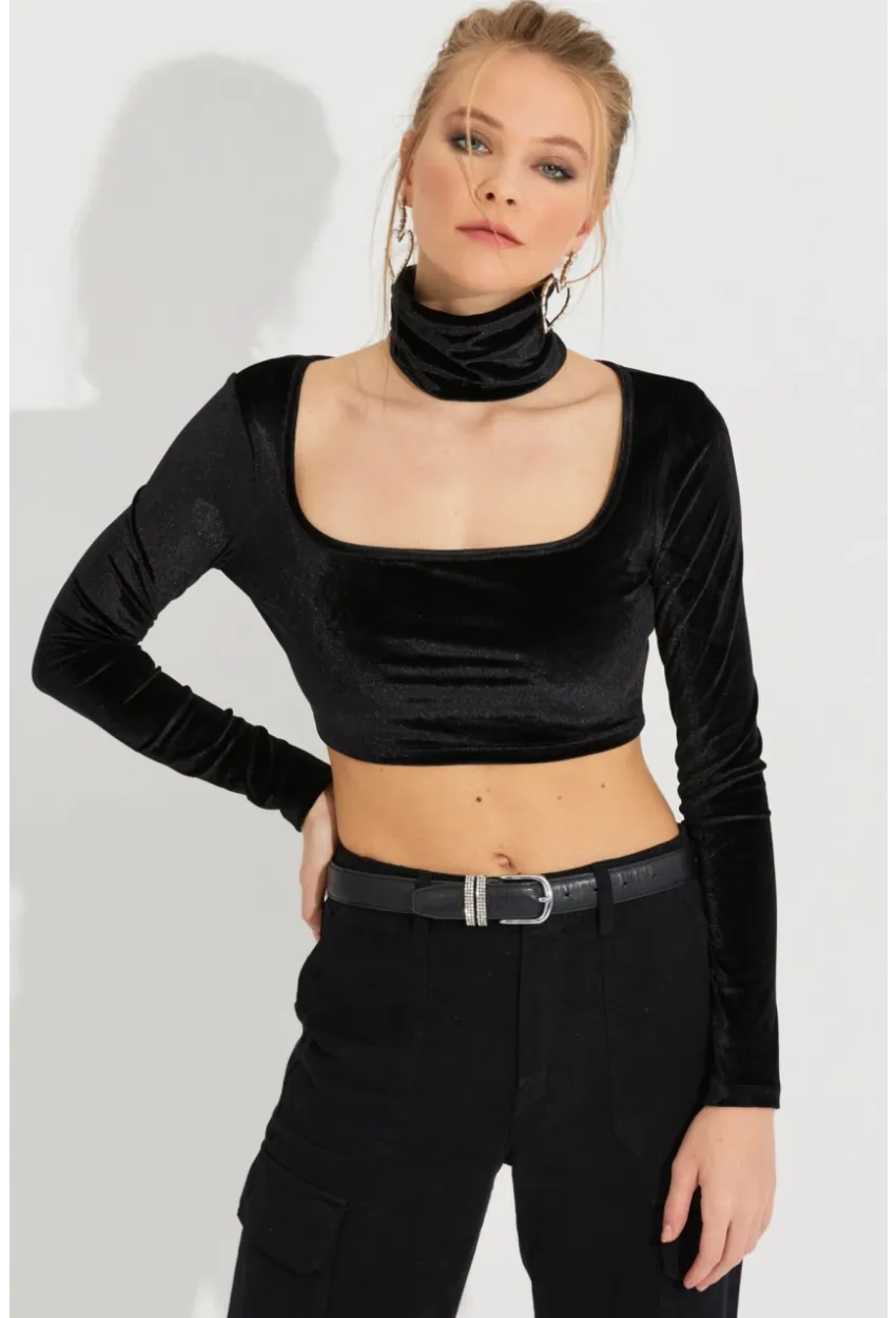 Kadın Siyah Kare Yaka Boyunluklu Kadife Crop Bluz B2867