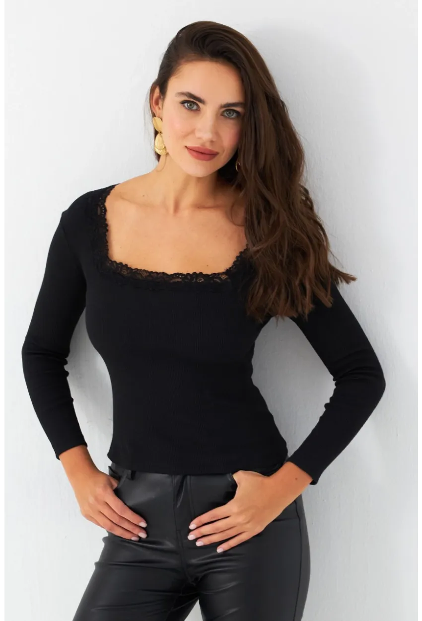 Kadın Siyah Kare Yaka Dantelli Bluz TF36