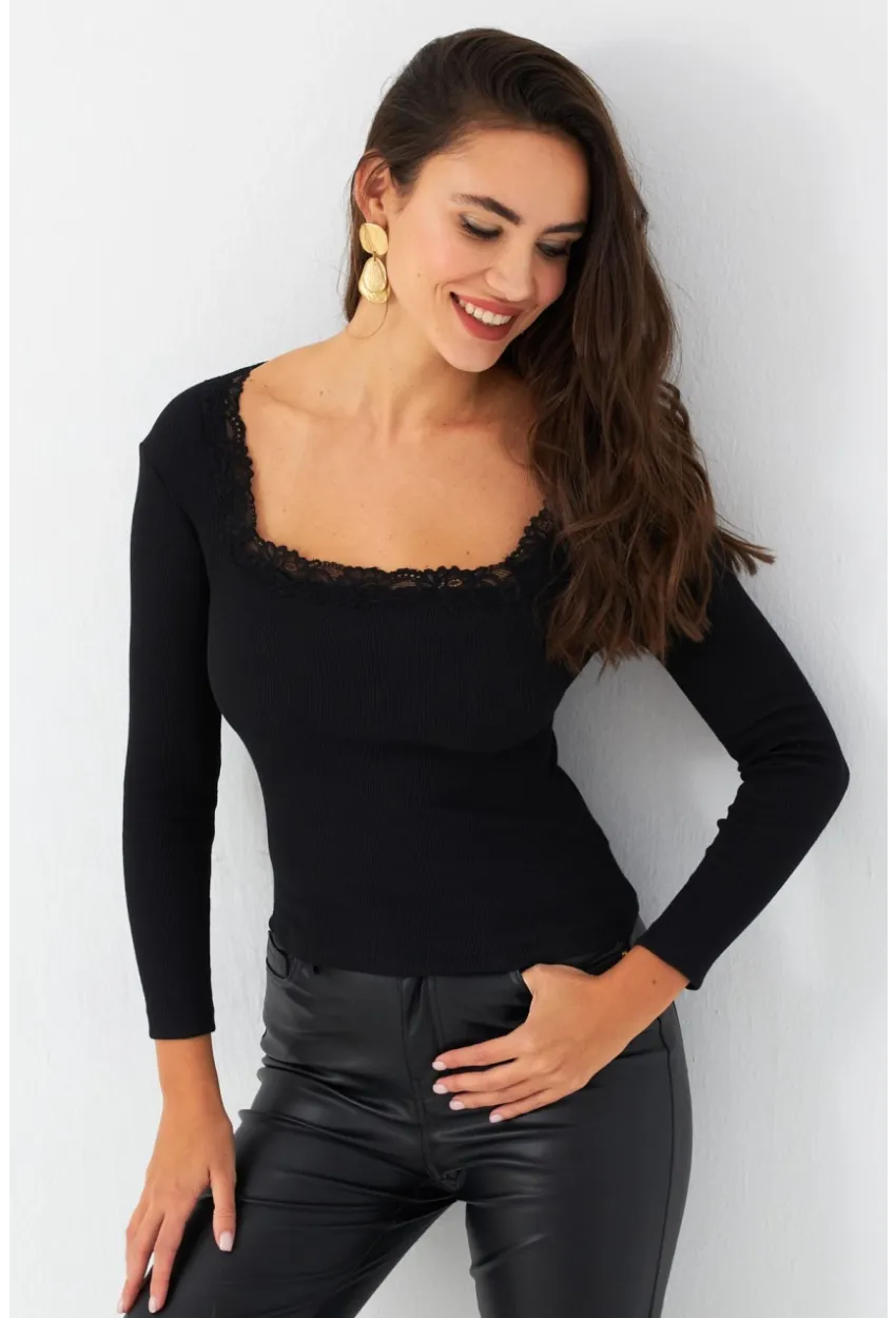 Kadın Siyah Kare Yaka Dantelli Bluz TF36
