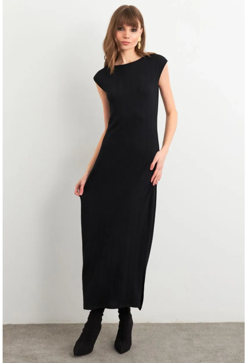 Kadın Siyah Kolsuz Yırtmaçlı Midi Elbise TF60