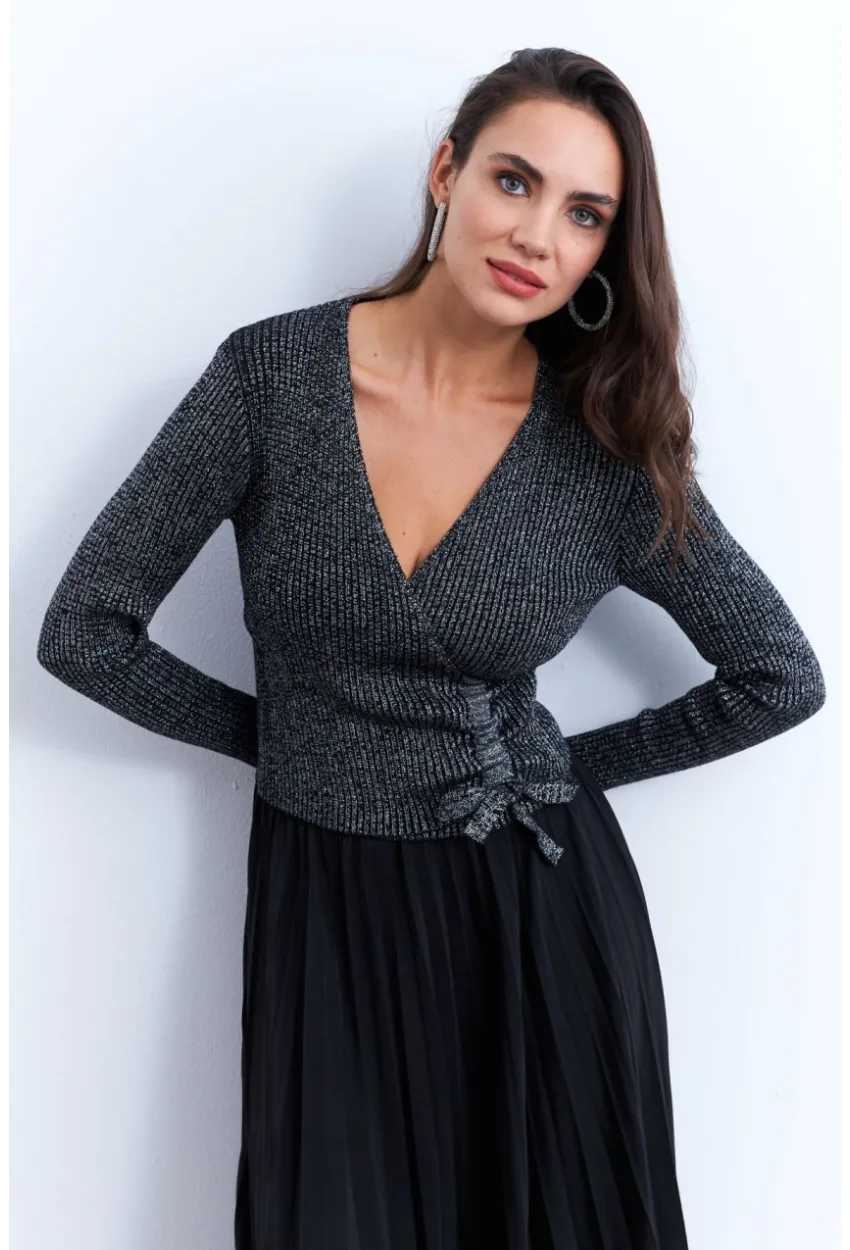 Kadın Siyah Kruvaze Büzgülü Simli Bluz KED173