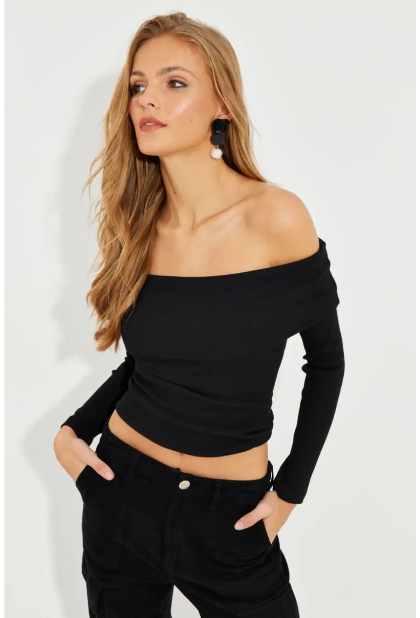 Kadın Siyah Madonna Yaka Kaşkorse Bluz EY2584