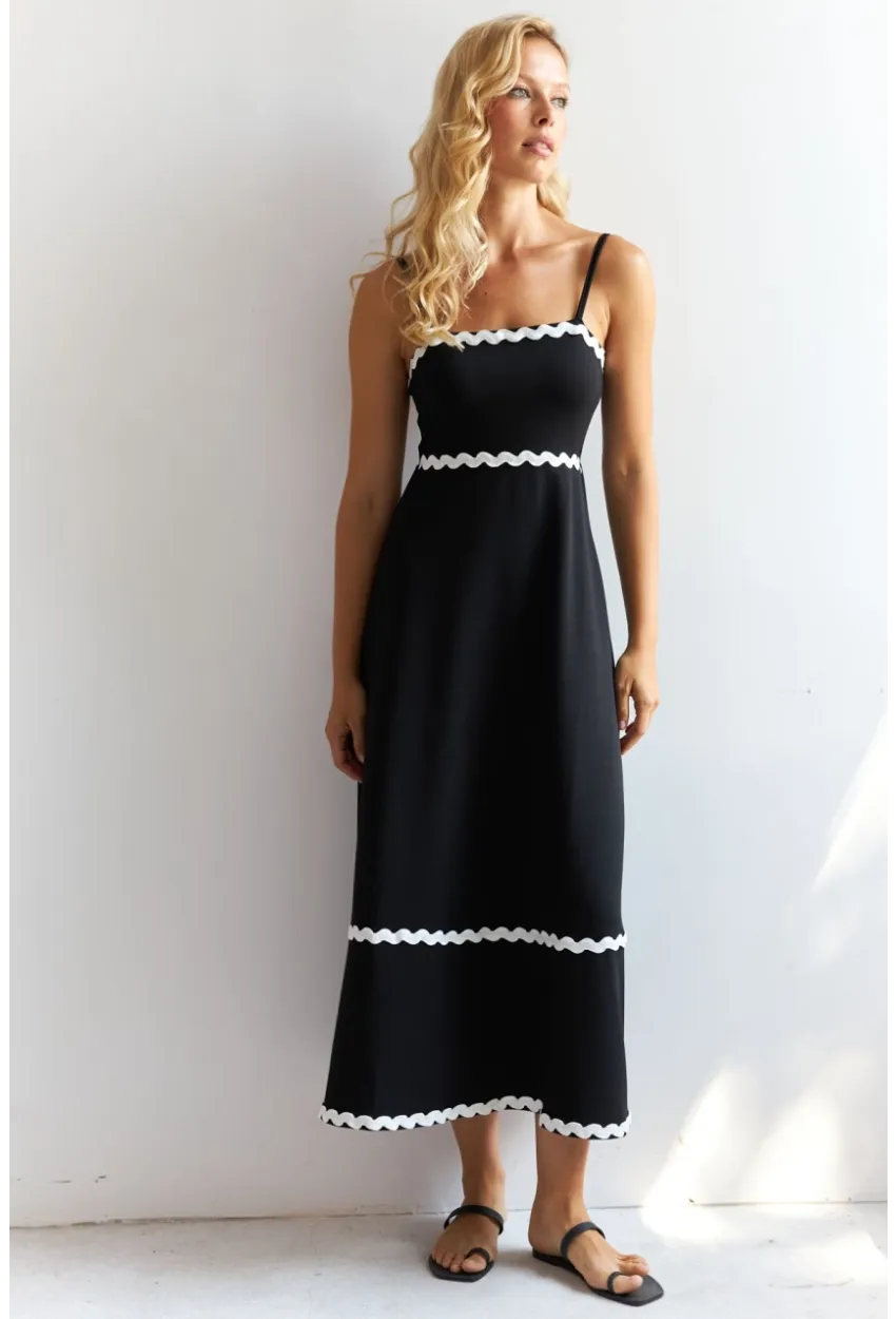 Kadın Siyah Nakış Detaylı Midi Elbise HOL2128