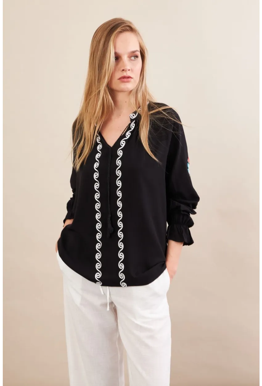 Kadın Siyah Nakışlı Bluz MPC1337