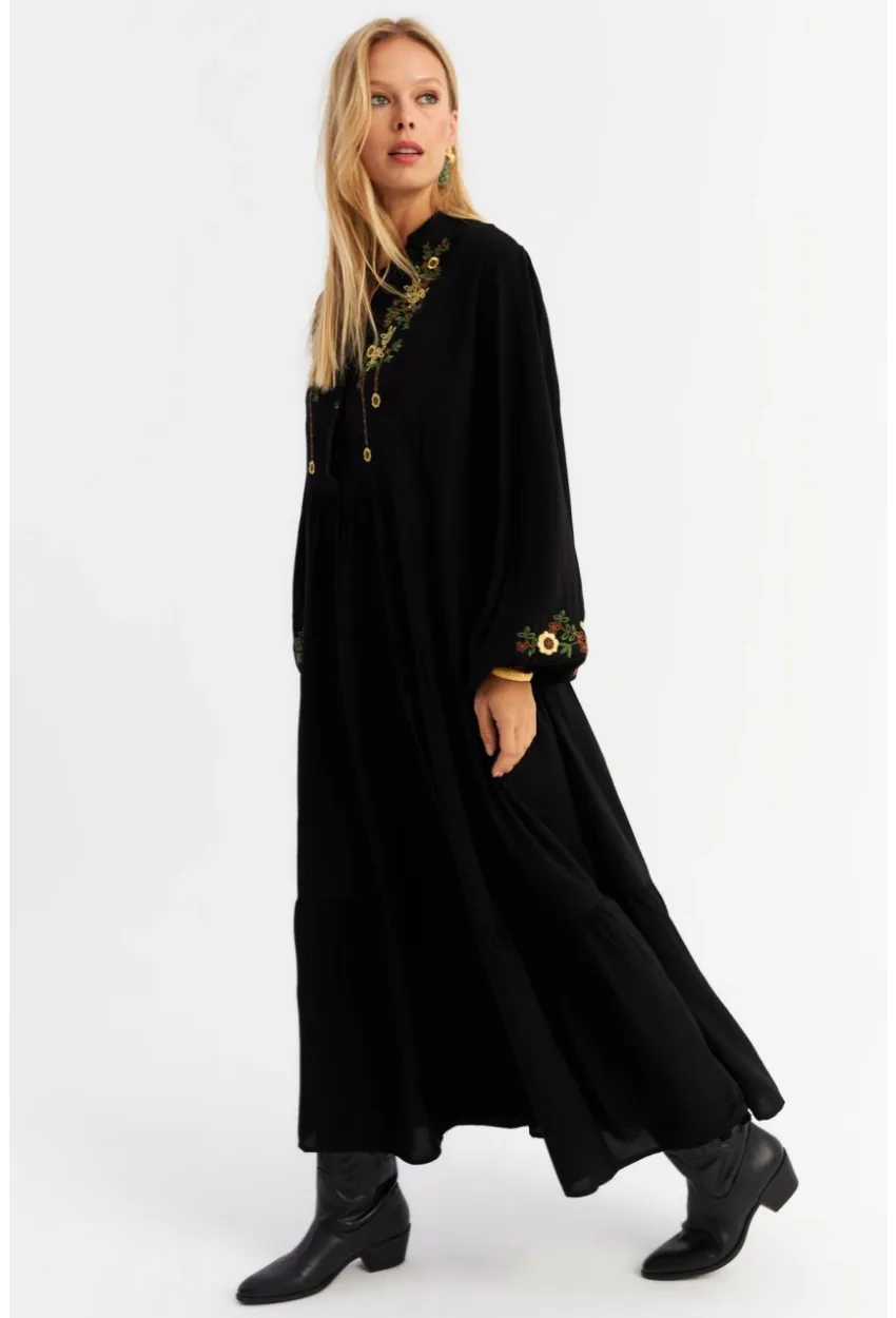 Kadın Siyah Nakışlı Volanlı Maxi Elbise MALO6