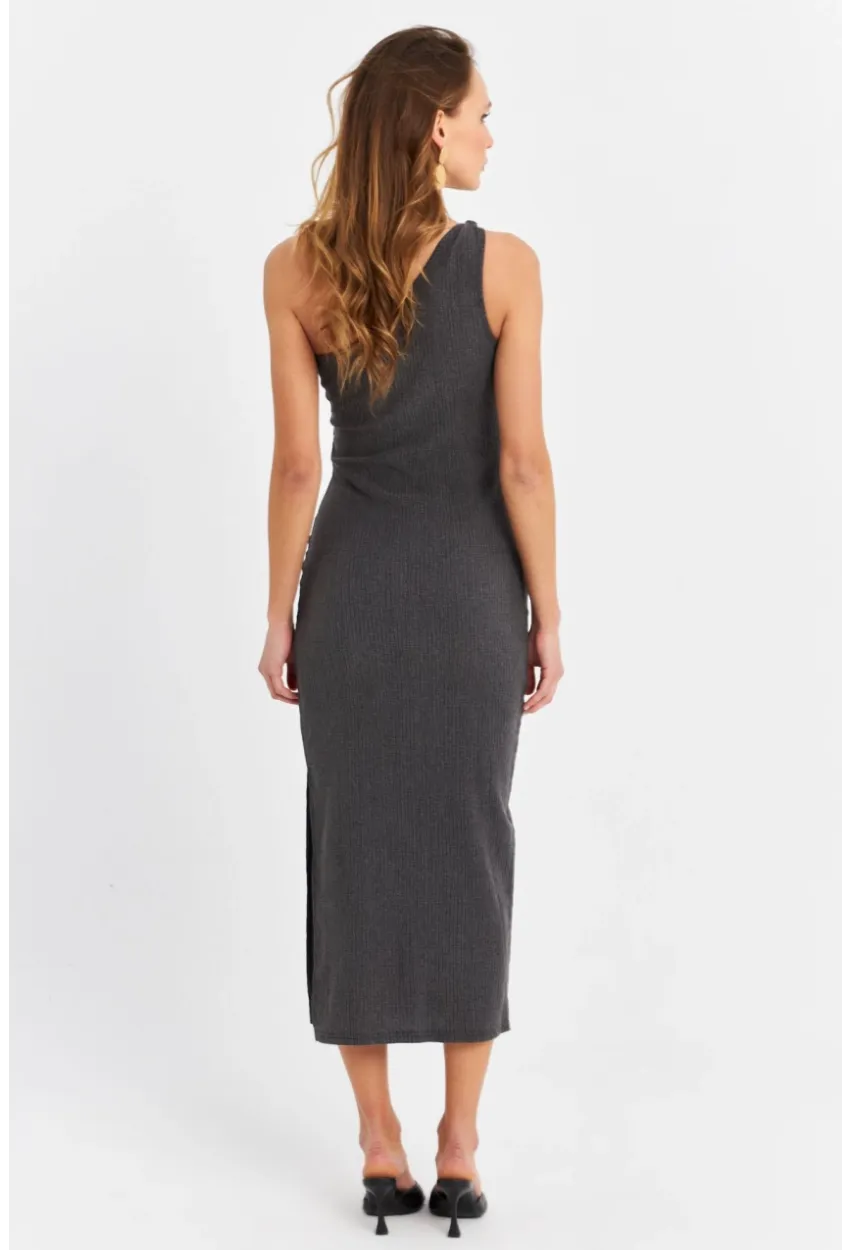 Kadın Siyah Omuz Aksesuarlı Kolsuz Midi Elbise MOD2400