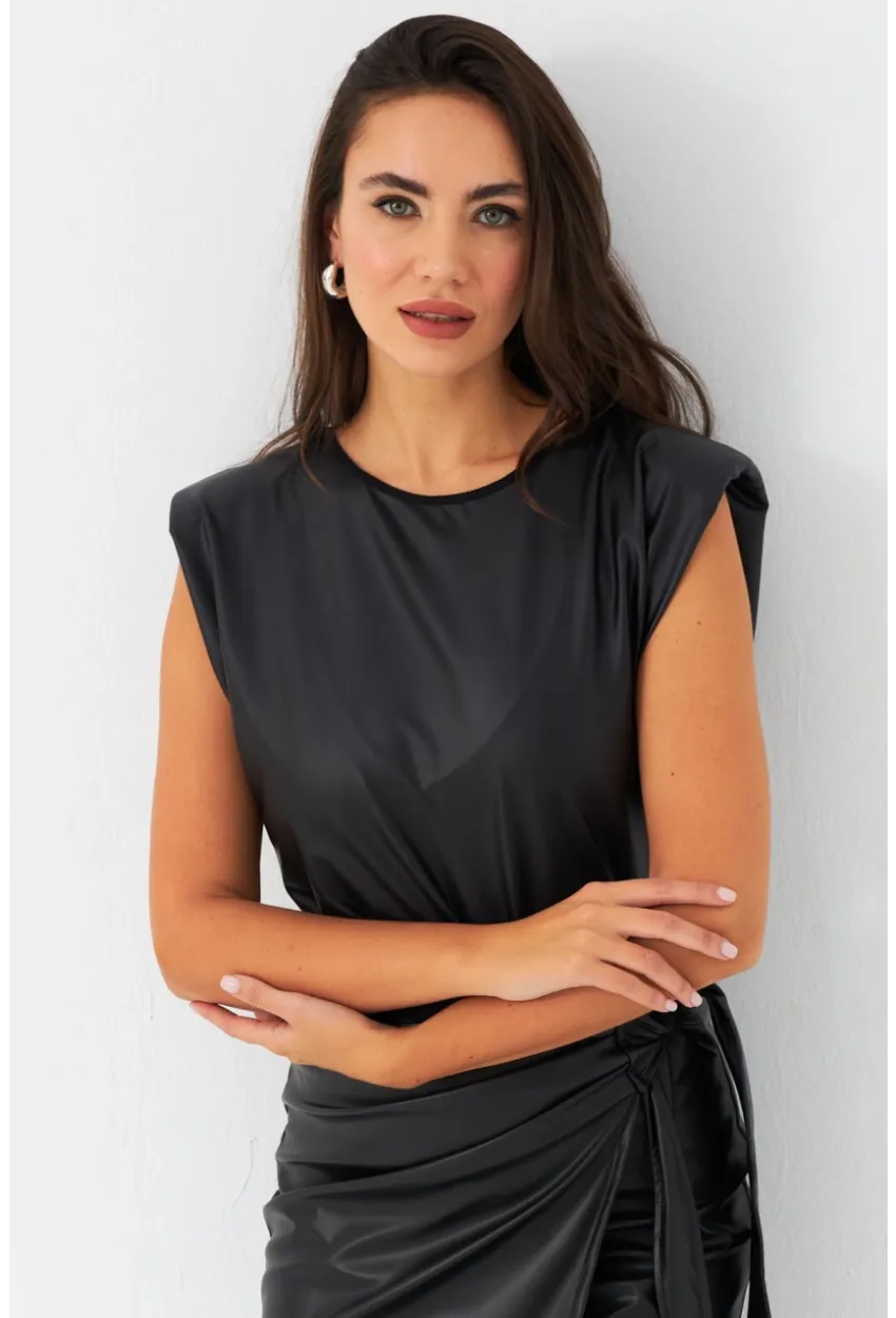 Kadın Siyah Omuzları Vatkalı Suni Deri Bluz TF42
