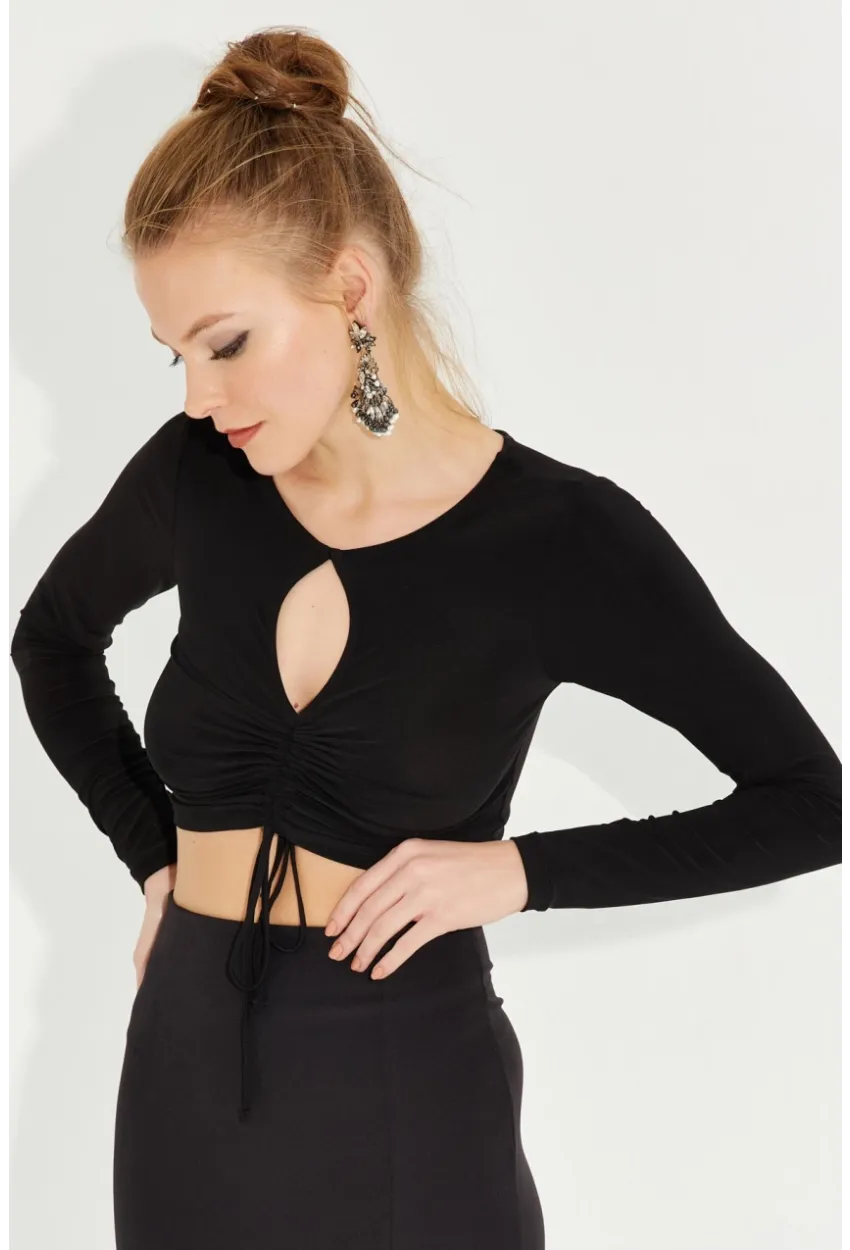 Kadın Siyah Önü Damla Büzgülü Crop Bluz AYD246