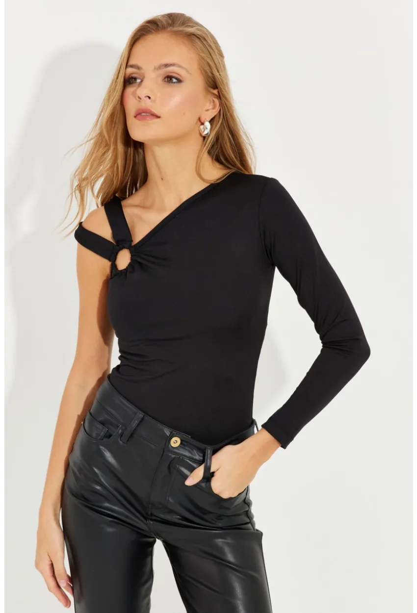 Kadın Siyah Önü Halkalı Tek Omuz Bluz EY2580