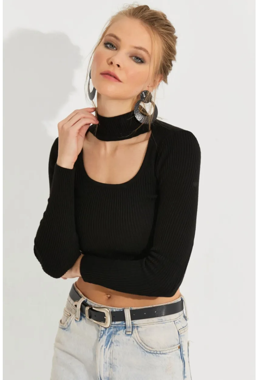 Kadın Siyah Pencereli Triko Crop Bluz EA230012