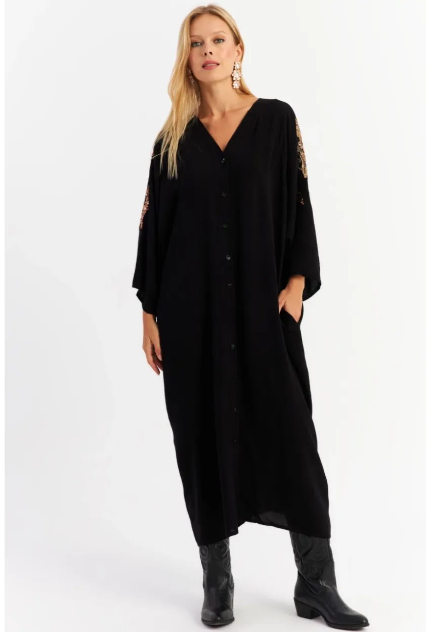 Kadın Siyah Sırtı Nakışlı Düğmeli Maxi Elbise MALO16