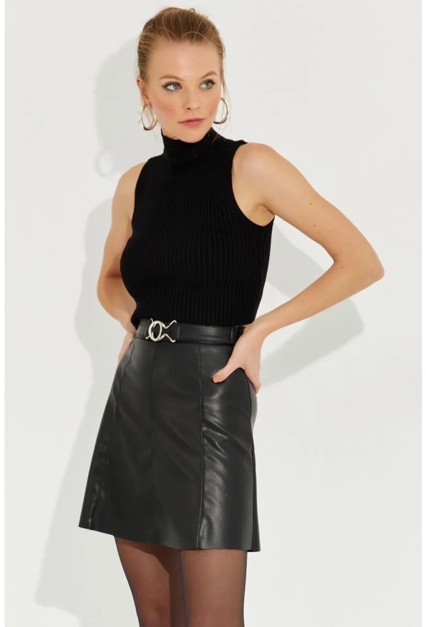Kadın Siyah Tokalı Suni Deri Mini Etek ELA104