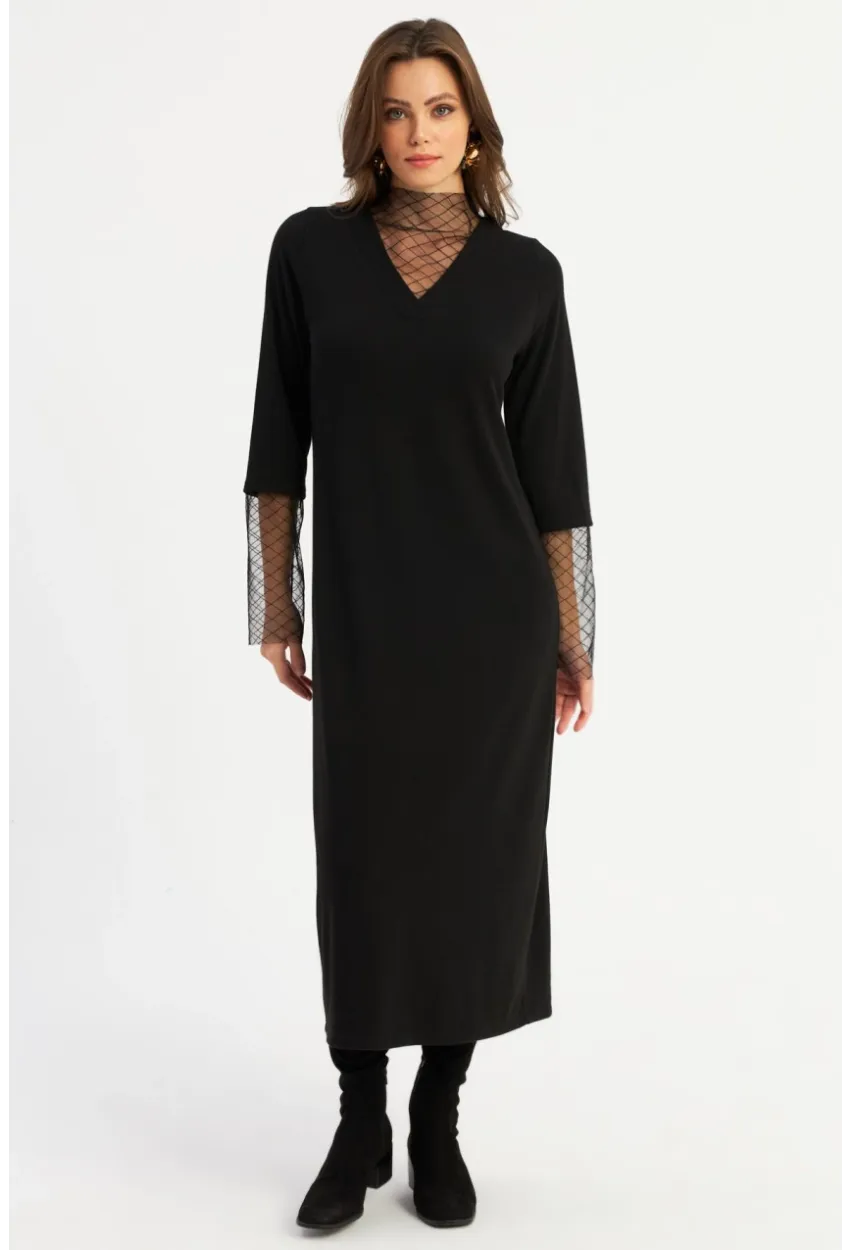 Kadın Siyah Tül Detaylı V Yaka Midi Elbise MBK55