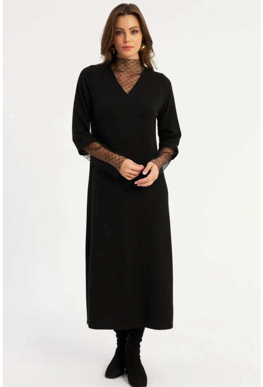 Kadın Siyah Tül Detaylı V Yaka Midi Elbise MBK55
