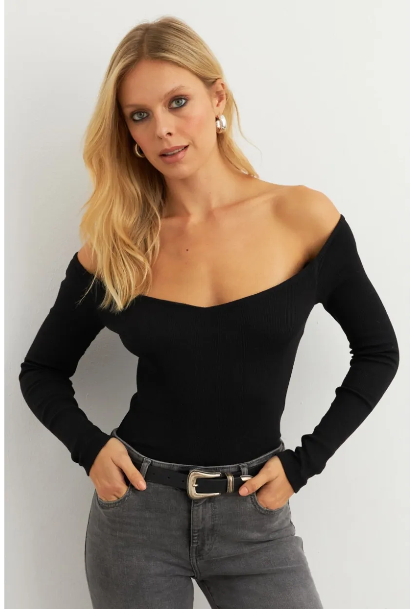 Kadın Siyah Yakası Açık Kaşkorse Bluz AYD400