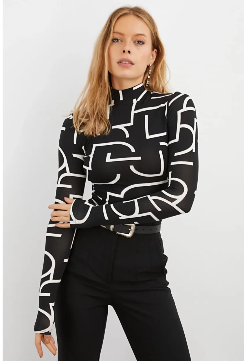 Kadın Siyah Yarım Balıkçı Desenli Bluz LPP1133